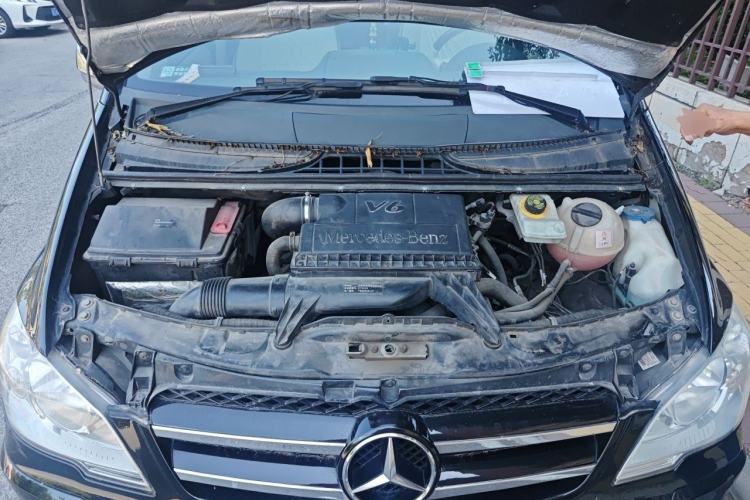 Used Mercedes-Benz Vito 2013 3.0L Elite Edition Engine Bay