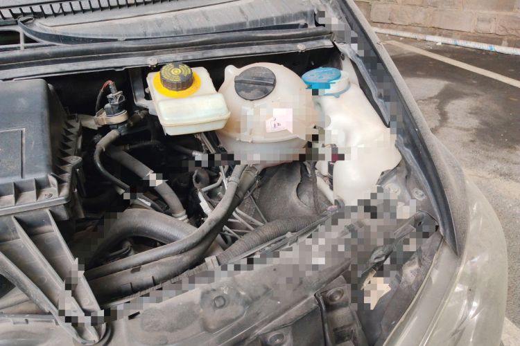 Used Mercedes-Benz Vito 2013 3.0L Elite Edition Engine Bay Left