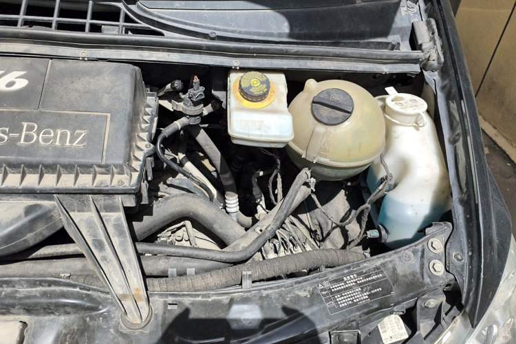 Used Mercedes-Benz Vito 2013 3.0L Elite Edition Engine Bay Left