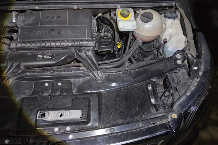 Used Mercedes-Benz Vito 2013 2.1T Elite Edition Engine Bay Left