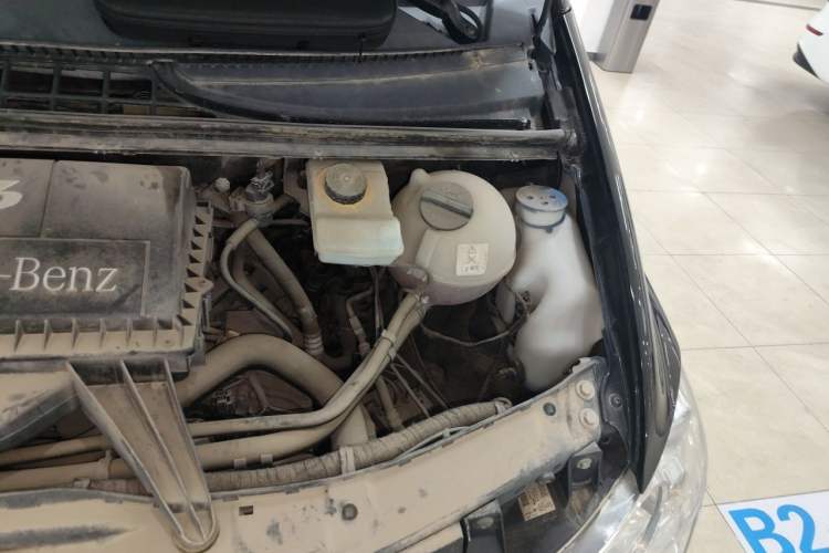 Used Mercedes-Benz Vito 2013 3.0L Elite Edition Engine Bay Left