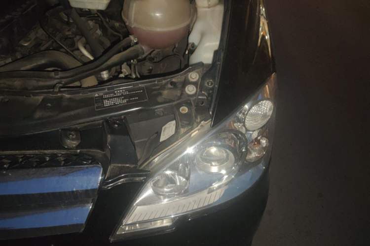Used Mercedes-Benz Vito 2013 3.0L Elite Edition Engine Bay Left