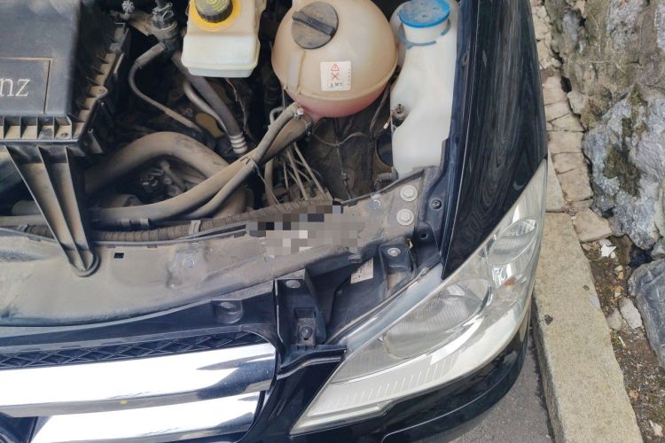 Used Mercedes-Benz Vito 2013 3.0L Elite Edition Engine Bay Left