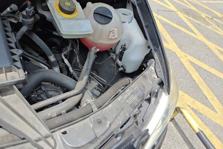 Used Mercedes-Benz Vito 2013 3.0L Business Edition Engine Bay Left