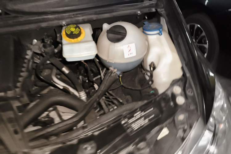 Used Mercedes-Benz Vito 2013 3.0L Business Edition Engine Bay Left