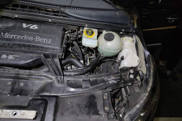 Used Mercedes-Benz Vito 2013 3.0L Elite Edition Engine Bay Left