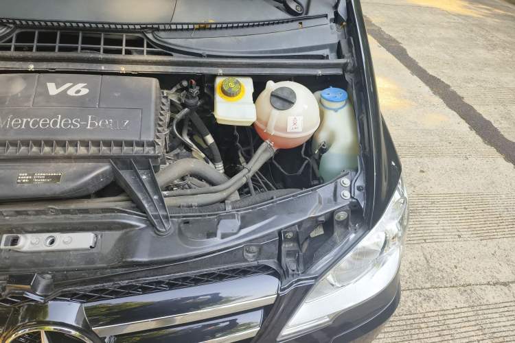 Used Mercedes-Benz Vito 2013 3.0L Elite Edition Engine Bay Left