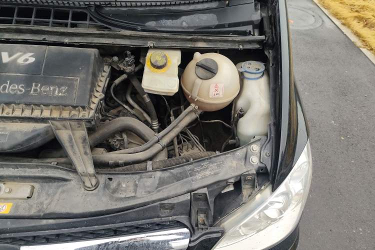 Used Mercedes-Benz Vito 2013 3.0L Elite Edition Engine Bay Left