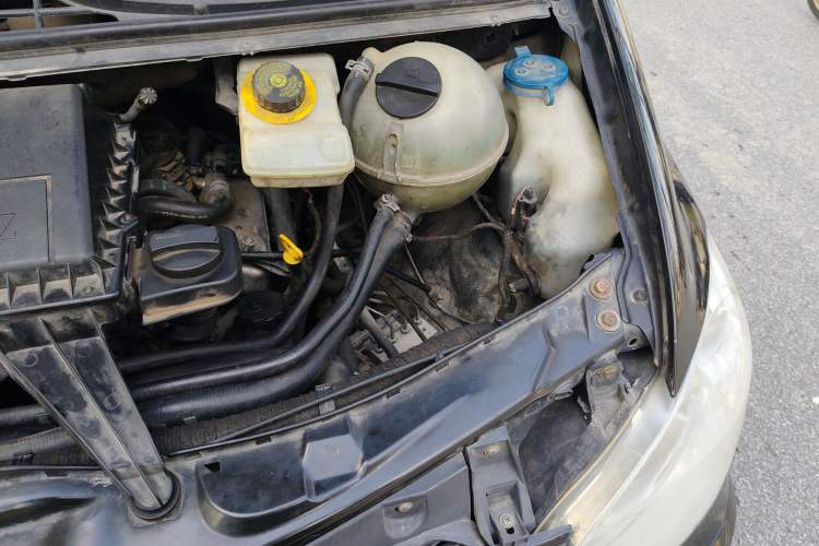 Used Mercedes-Benz Vito 2013 2.1T Elite Edition Engine Bay Left