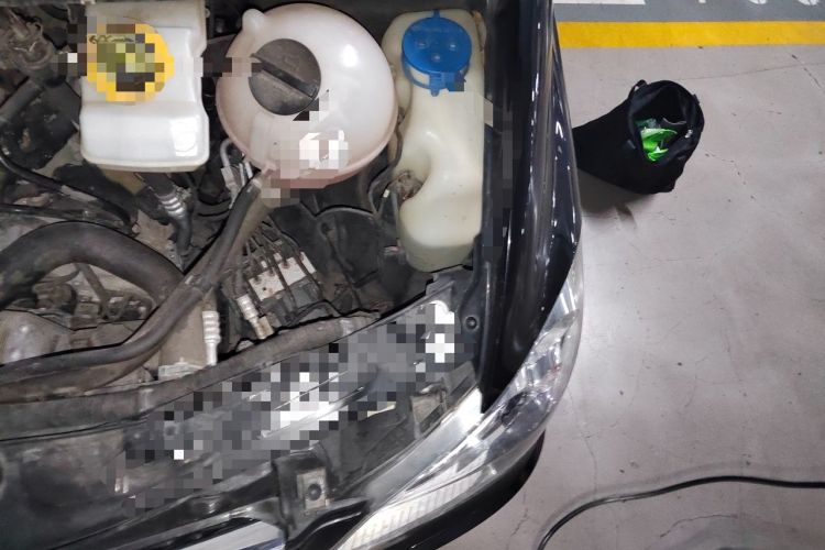 Used Mercedes-Benz Vito 2013 3.0L Elite Edition Engine Bay Left