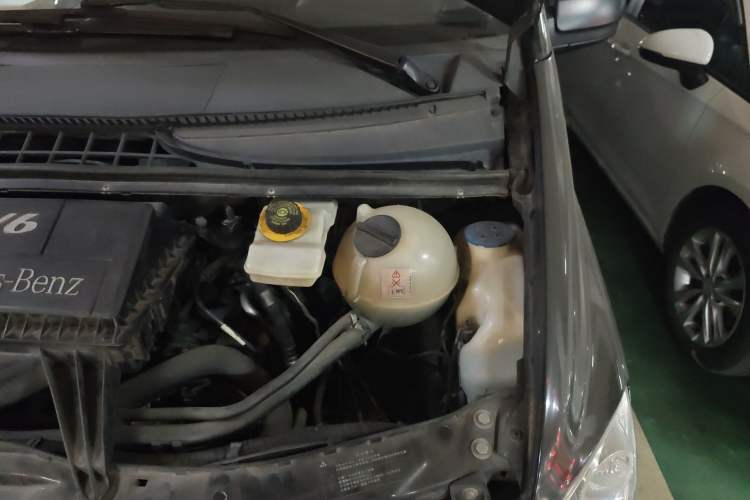 Used Mercedes-Benz Vito 2013 3.0L Business Edition Engine Bay Left