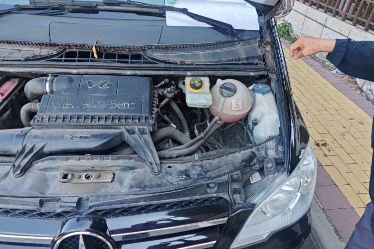 Used Mercedes-Benz Vito 2013 3.0L Elite Edition Engine Bay Left