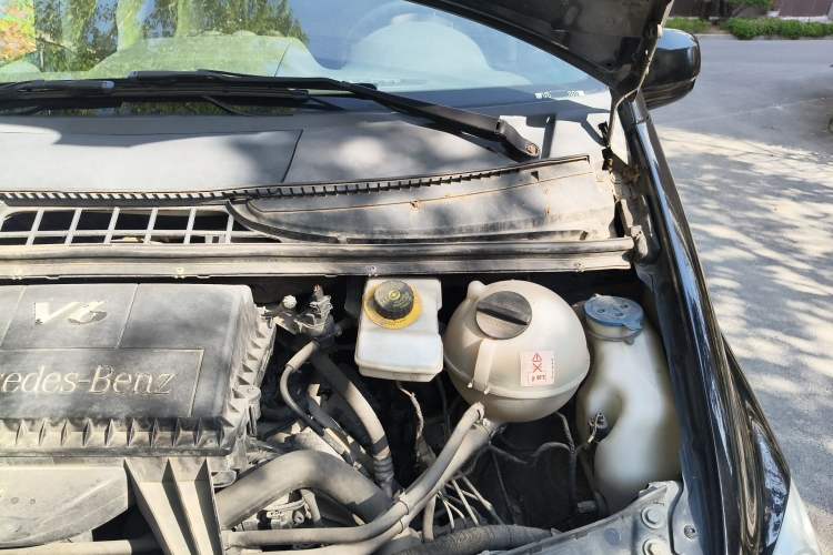 Used Mercedes-Benz Vito 2013 3.0L Elite Edition Engine Bay Left