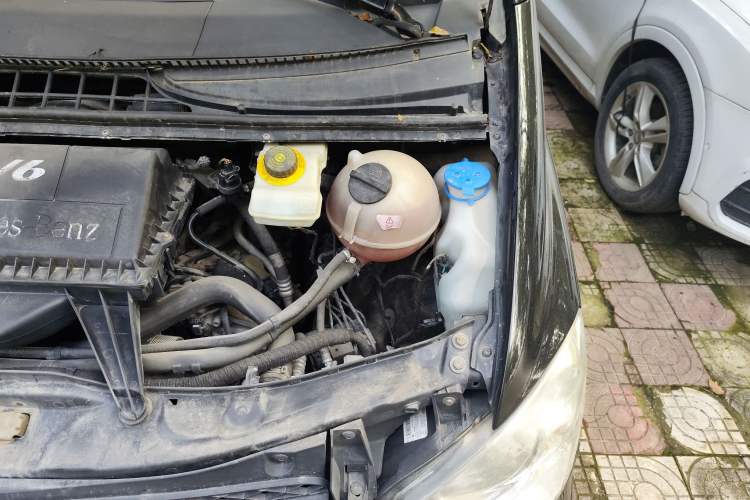 Used Mercedes-Benz Vito 2013 3.0L Business Edition Engine Bay Left
