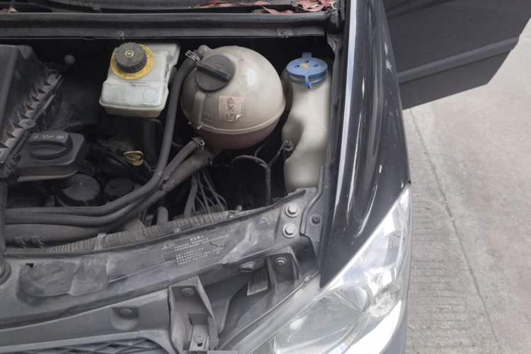 Used Mercedes-Benz Vito 2013 2.1T Elite Edition Engine Bay Left