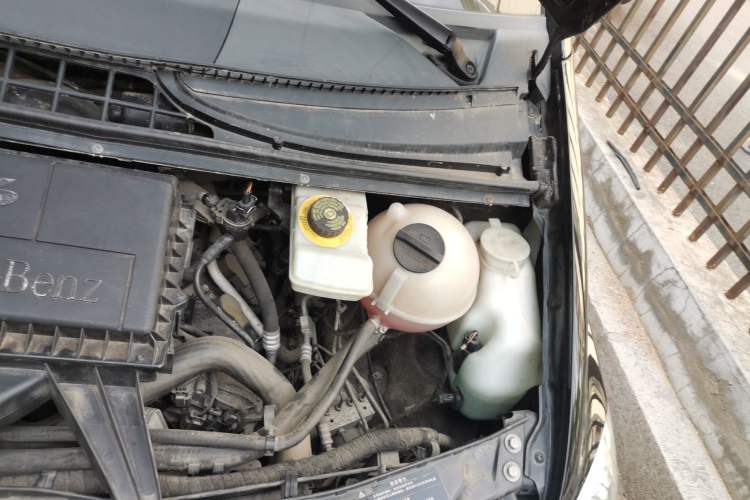 Used Mercedes-Benz Vito 2013 3.0L Elite Edition Engine Bay Left