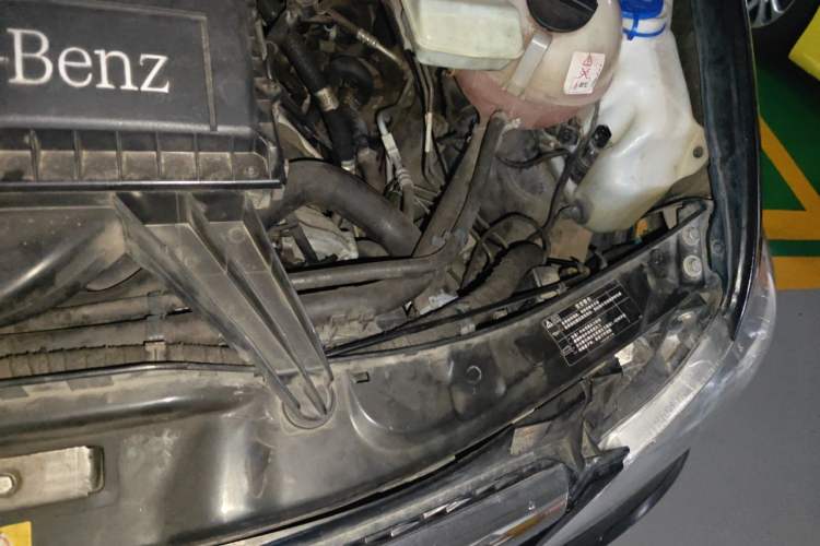 Used Mercedes-Benz Vito 2013 3.0L Business Edition Engine Bay Left