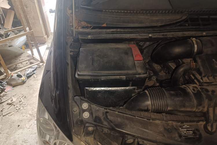 Used Mercedes-Benz Vito 2013 3.0L Business Edition Engine Bay Right