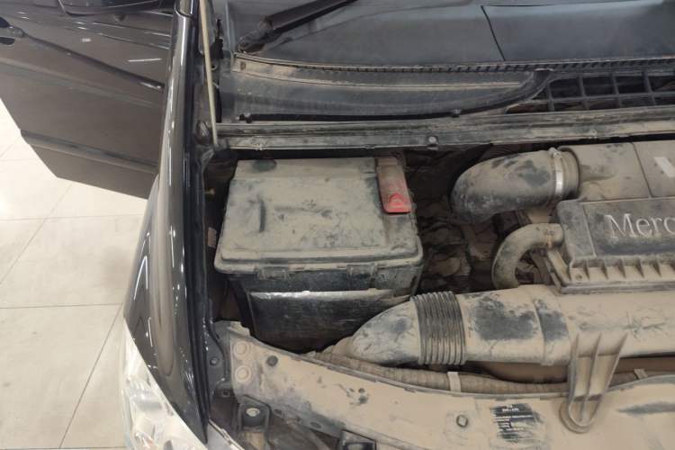 Used Mercedes-Benz Vito 2013 3.0L Elite Edition Engine Bay Right