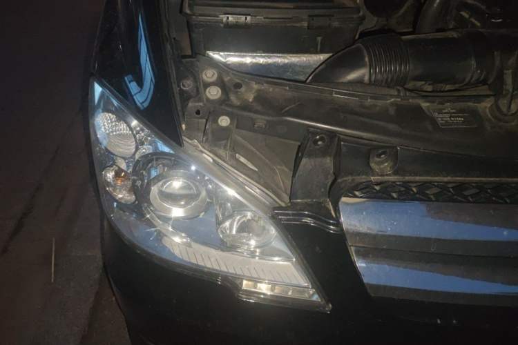 Used Mercedes-Benz Vito 2013 3.0L Elite Edition Engine Bay Right