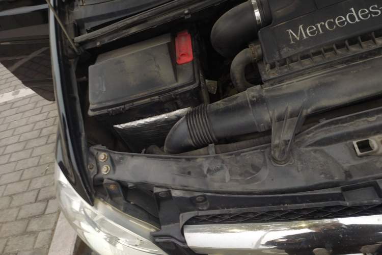 Used Mercedes-Benz Vito 2013 3.0L Business Edition Engine Bay Right