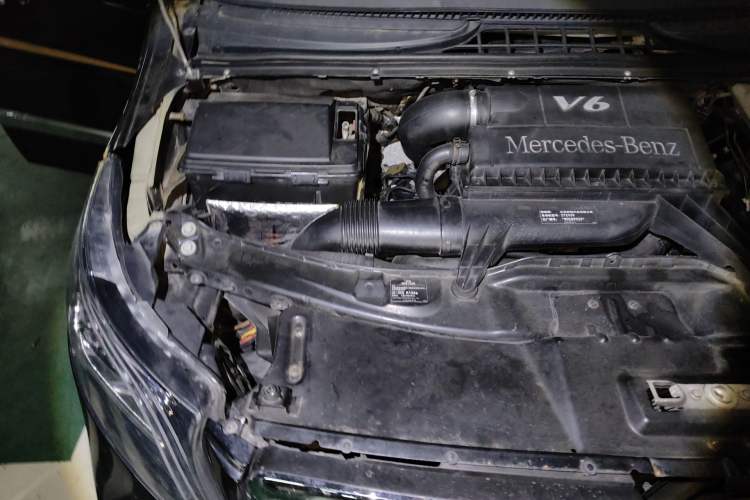 Used Mercedes-Benz Vito 2013 3.0L Elite Edition Engine Bay Right