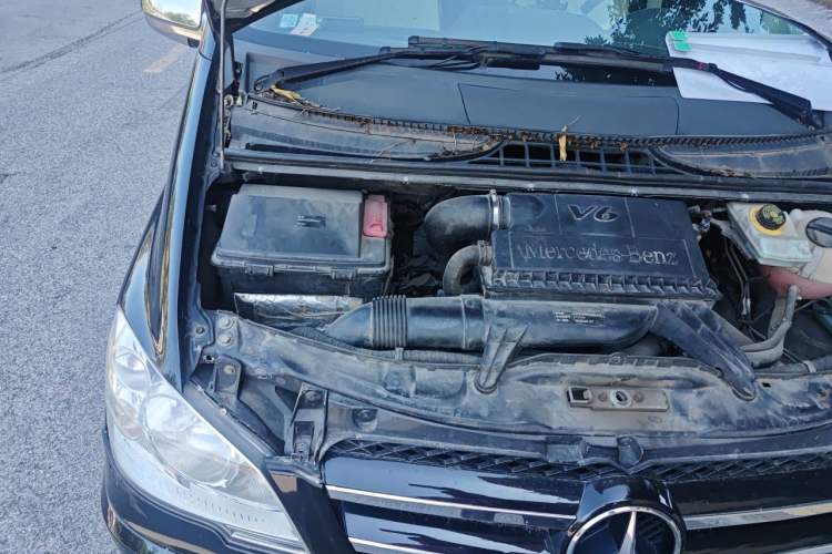 Used Mercedes-Benz Vito 2013 3.0L Elite Edition Engine Bay Right