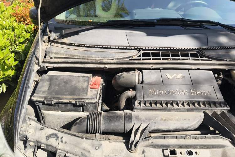 Used Mercedes-Benz Vito 2013 3.0L Elite Edition Engine Bay Right