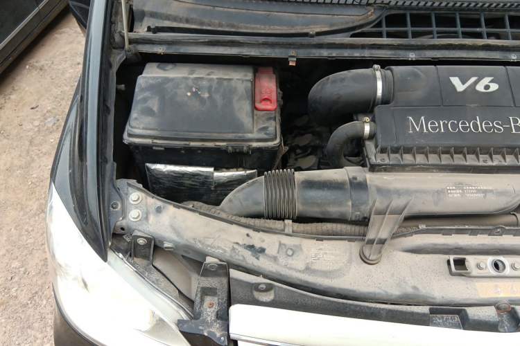 Used Mercedes-Benz Vito 2013 3.0L Elite Edition Engine Bay Right