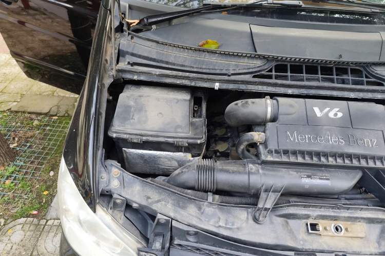Used Mercedes-Benz Vito 2013 3.0L Business Edition Engine Bay Right