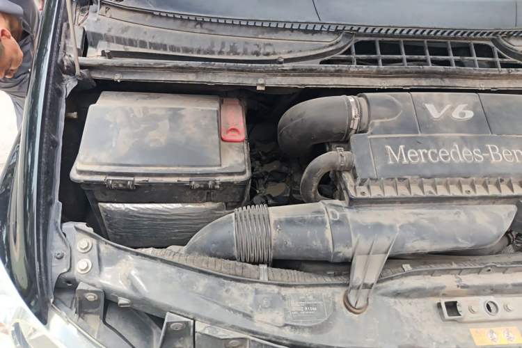 Used Mercedes-Benz Vito 2013 3.0L Elite Edition Engine Bay Right