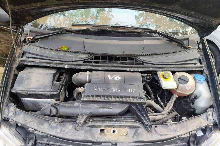 Used Mercedes-Benz Vito 2013 3.0L Business Edition Engine Bay