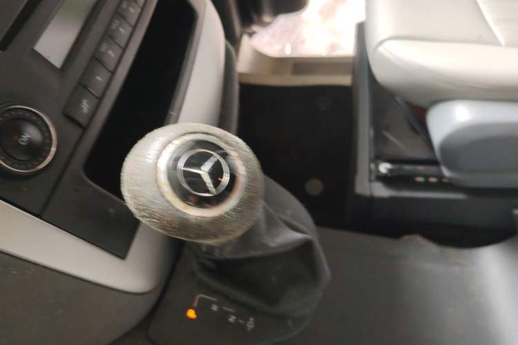 Used Mercedes-Benz Vito 2013 3.0L Elite Edition Gear Lever