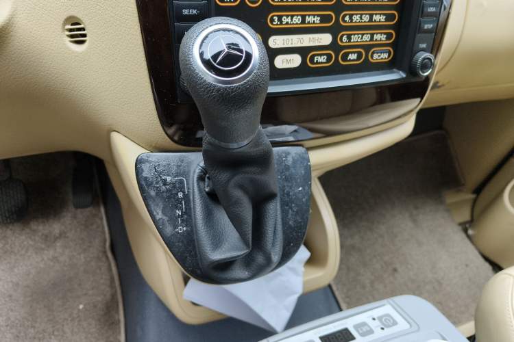 Used Mercedes-Benz Vito 2013 3.0L Elite Edition Gear Lever