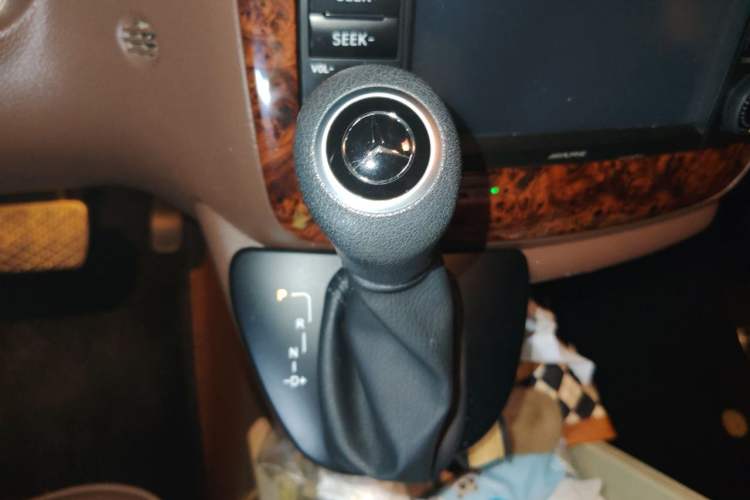 Used Mercedes-Benz Vito 2013 3.0L Elite Edition Gear Lever