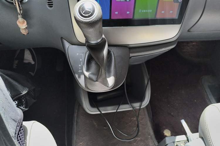 Used Mercedes-Benz Vito 2013 3.0L Elite Edition Gear Lever