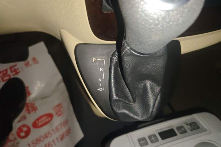 Used Mercedes-Benz Vito 2013 3.0L Elite Edition Gear Lever