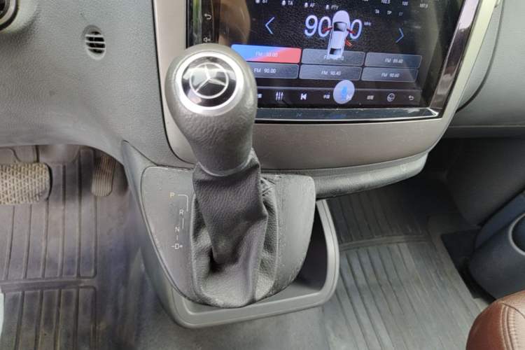 Used Mercedes-Benz Vito 2013 3.0L Elite Edition Gear Lever