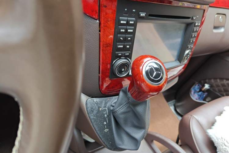 Used Mercedes-Benz Vito 2013 3.0L Business Edition Gear Lever