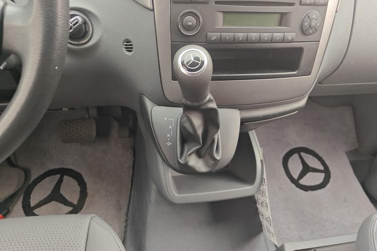 Used Mercedes-Benz Vito 2013 3.0L Business Edition Gear Lever