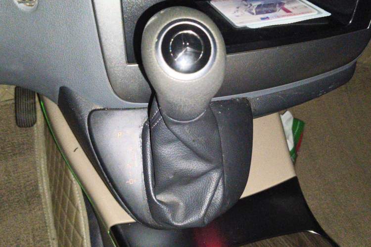 Used Mercedes-Benz Vito 2013 3.0L Elite Edition Gear Lever