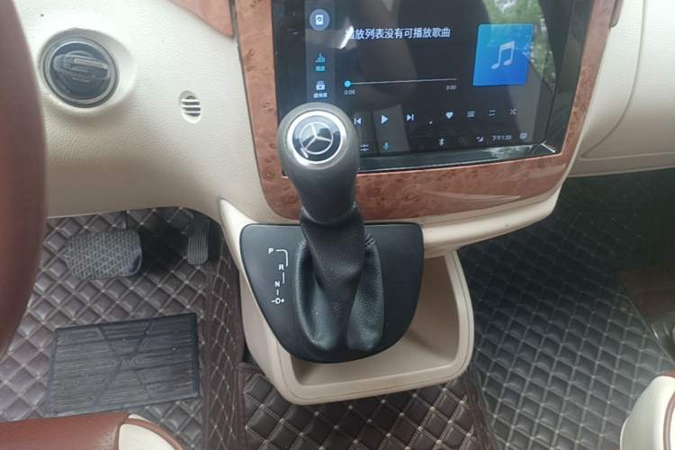 Used Mercedes-Benz Vito 2013 3.0L Elite Edition Gear Lever