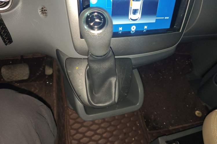 Used Mercedes-Benz Vito 2013 3.0L Elite Edition Gear Lever