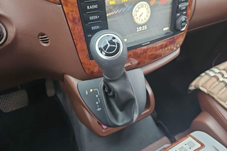 Used Mercedes-Benz Vito 2013 3.0L Elite Edition Gear Lever