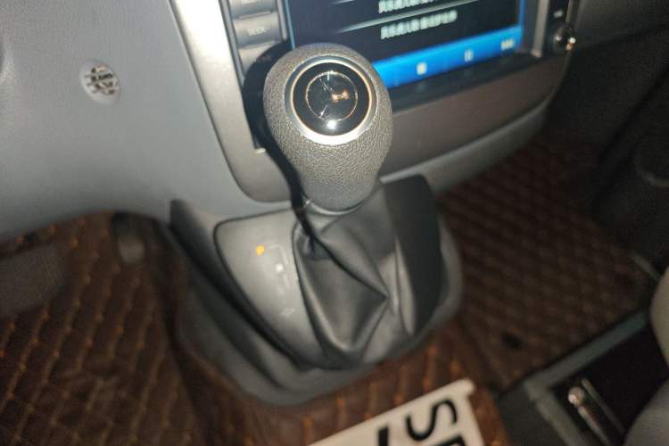 Used Mercedes-Benz Vito 2013 3.0L Elite Edition Gear Lever