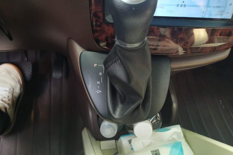 Used Mercedes-Benz Vito 2013 3.0L Elite Edition Gear Lever