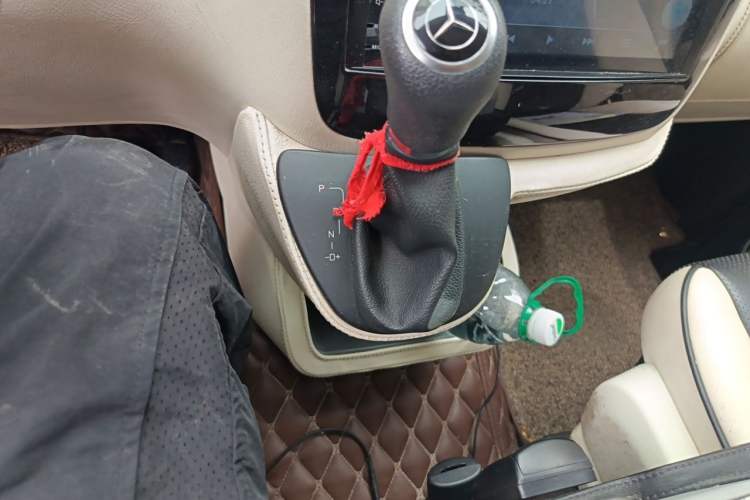 Used Mercedes-Benz Vito 2013 3.0L Elite Edition Gear Lever