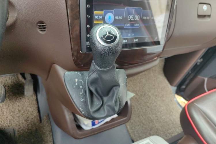 Used Mercedes-Benz Vito 2013 3.0L Elite Edition Gear Lever