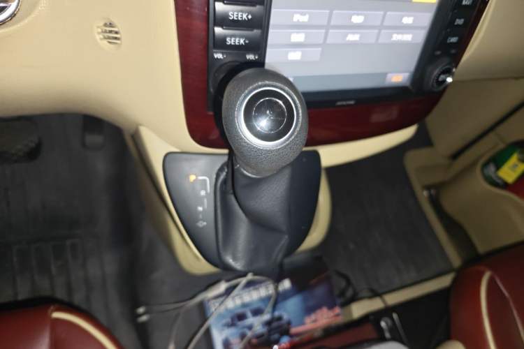 Used Mercedes-Benz Vito 2013 3.0L Business Edition Gear Lever