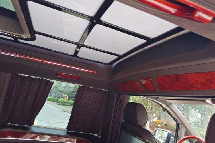 Used Mercedes-Benz Vito 2013 3.0L Business Edition Headliner